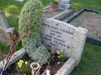 Tombe d'Edith et Ronald Tolkien, cimetière de Wolvercote, Oxford. © Vivien Stocker
